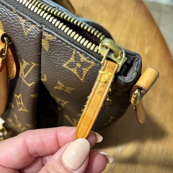 Louis Vuitton Turenne - Picture 9 of 11